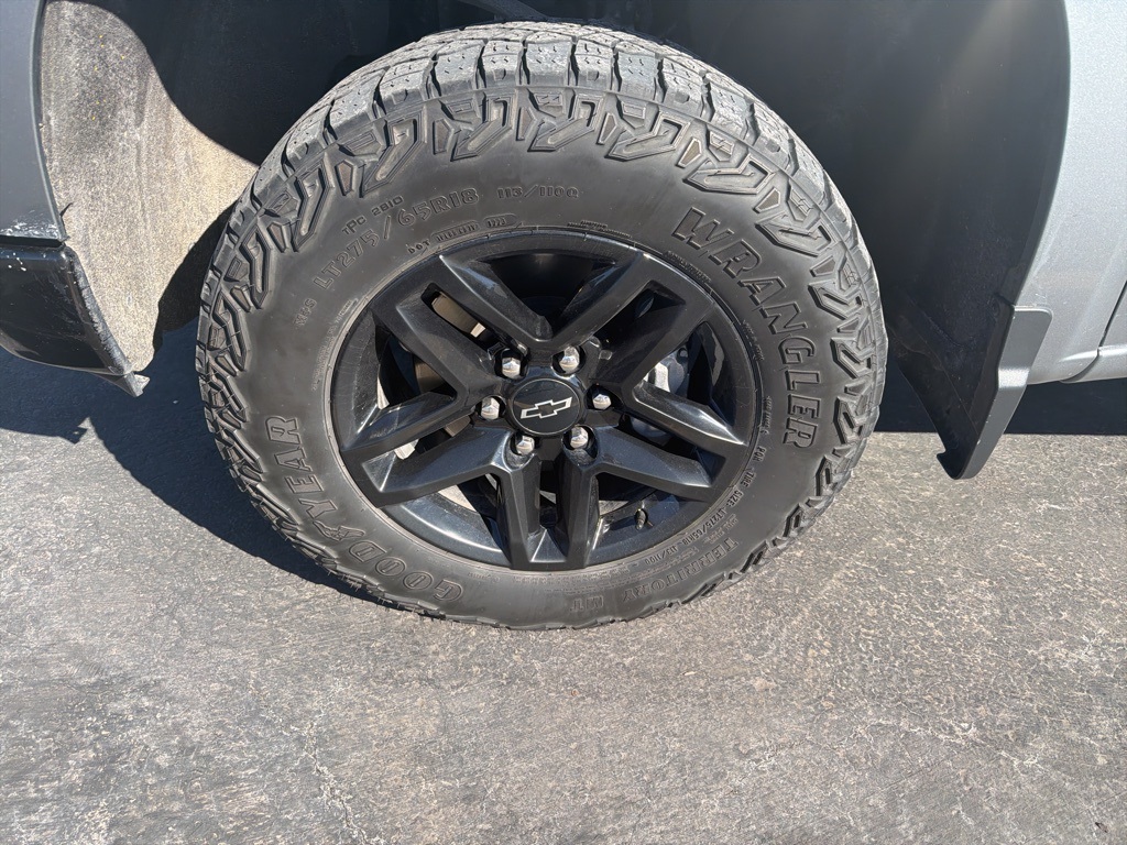 2023 CHEVROLET SILVERADO - Image 2