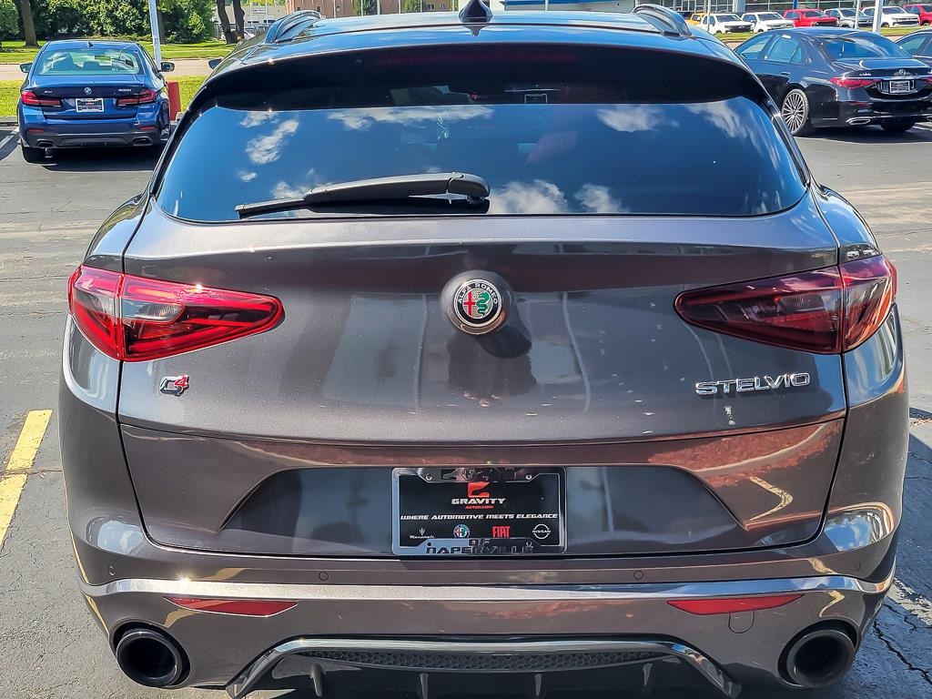 2022 Alfa Romeo Stelvio Ti Sport photo 3
