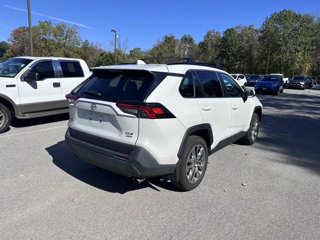 2023 Toyota RAV4 XLE Premium photo 3