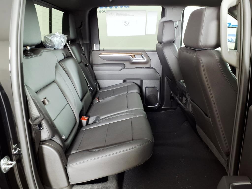 2025 Chevrolet Silverado 2500HD LT photo 18