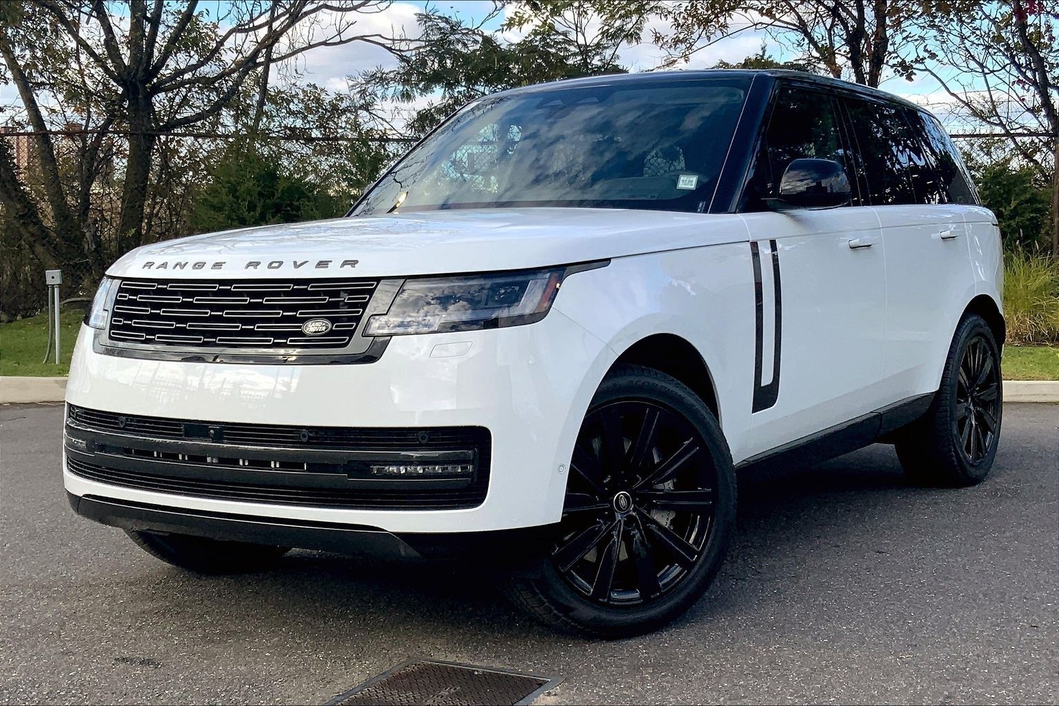 2025 Land Rover Range Rover SE's photo