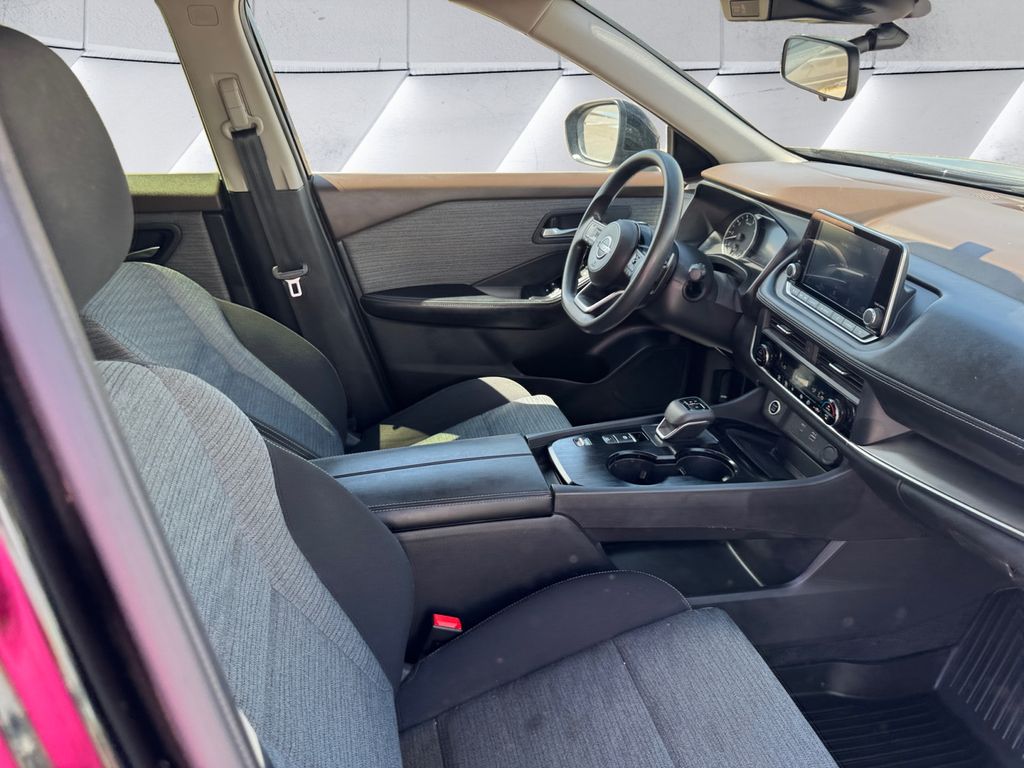 2023 Nissan Rogue SV photo 13