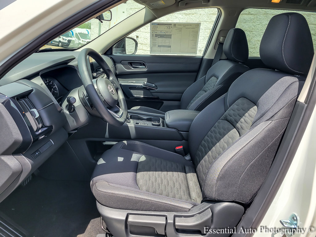 2025 Nissan Pathfinder S photo 8