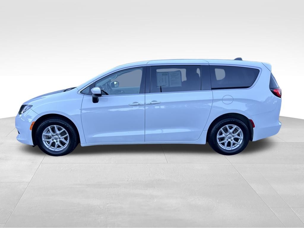 2022 Chrysler Voyager LX photo 2
