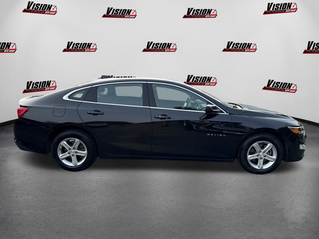 2024 Chevrolet Malibu 1LT photo 4