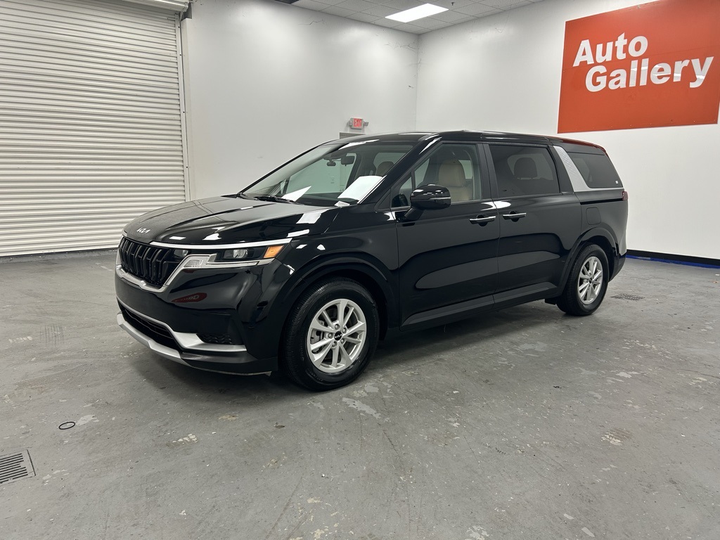 2024 Kia Carnival LX photo 3
