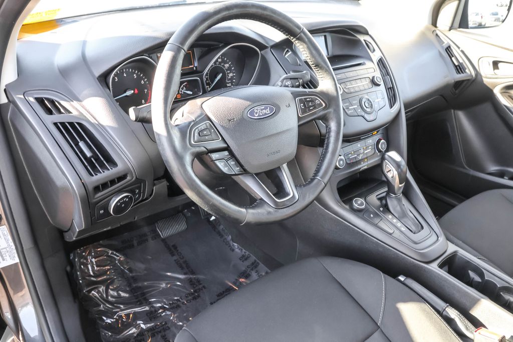 2016 Ford Focus SE photo 3