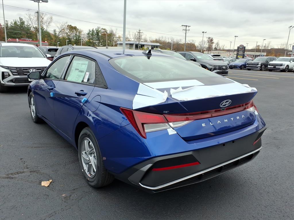 2026 Hyundai Elantra SE photo 3