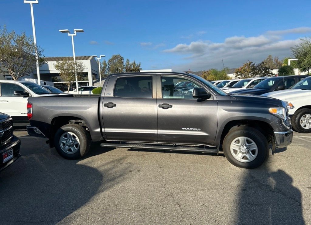 2017 Toyota Tundra SR5 photo 2