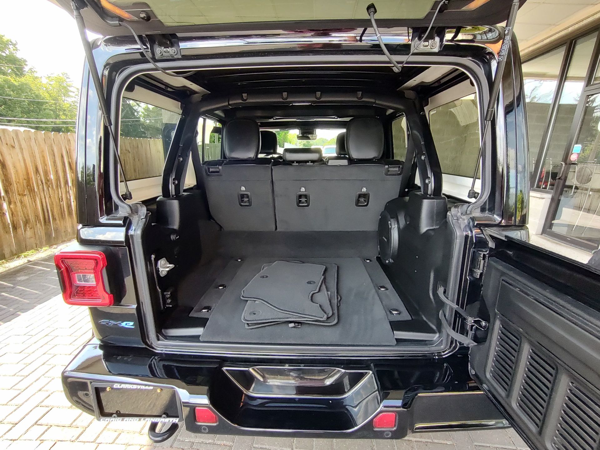 2022 Jeep Wrangler Unlimited Sahara High Altitude 4xe photo 19