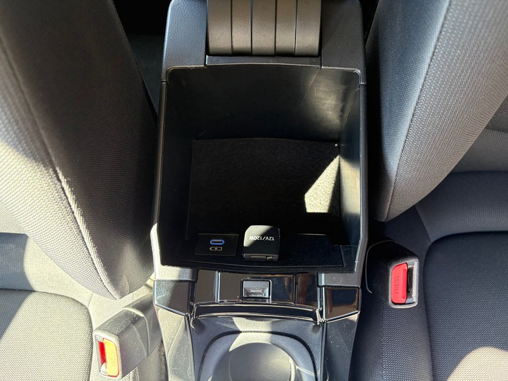 2022 Toyota Corolla LE photo 21
