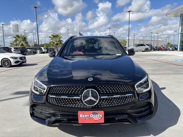 2022 Mercedes Benz GLC 300 photo 2