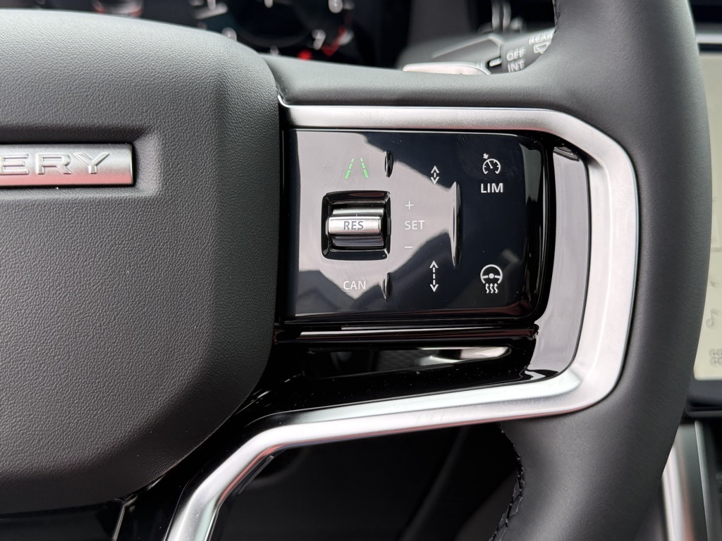 2025 Land Rover Discovery Sport SE photo 15