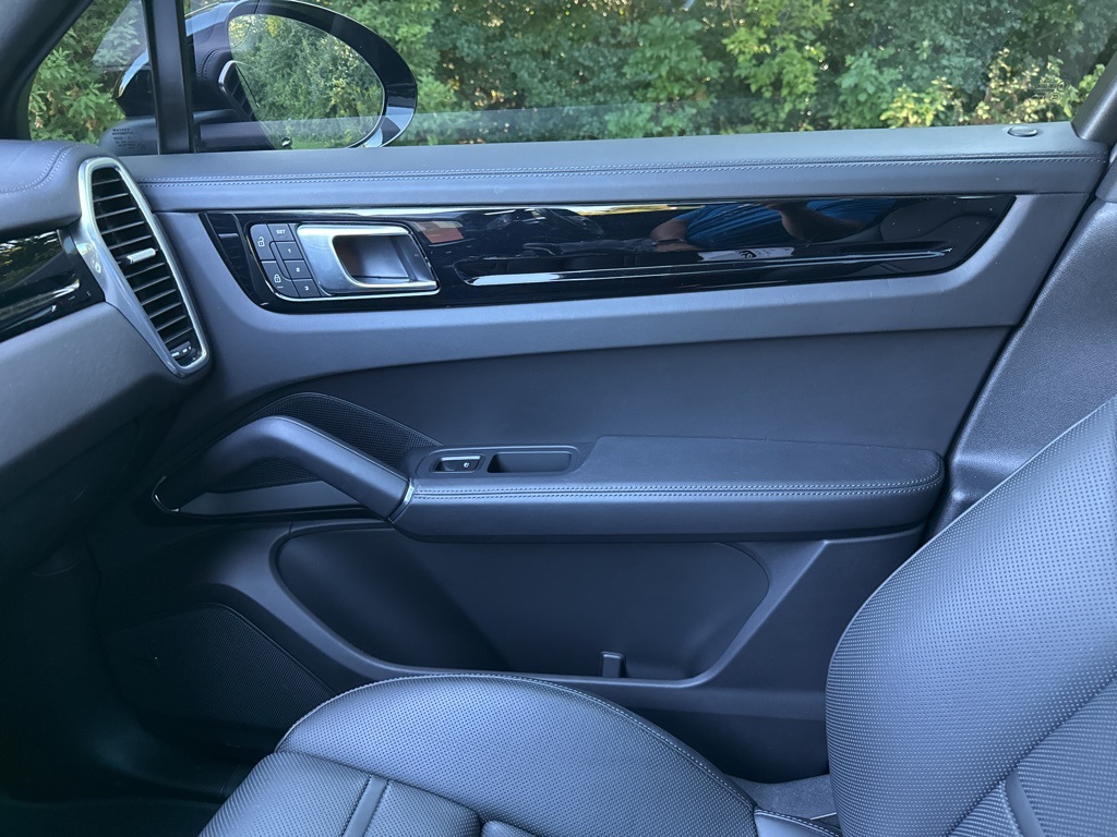 2023 Porsche Cayenne Coupe Platinum Edition photo 15