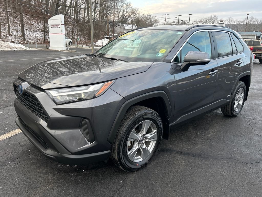 2024 Toyota RAV4 LE's photo