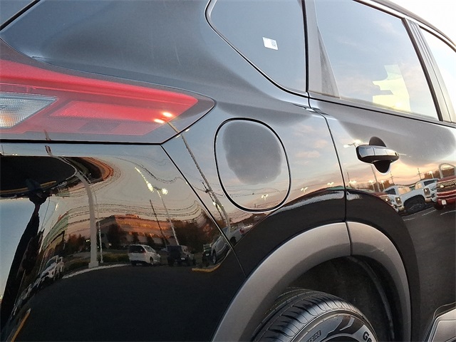 2023 Nissan Rogue SV photo 3