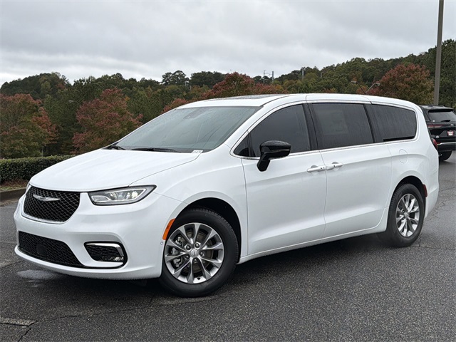 2026 Chrysler Pacifica Limited's photo