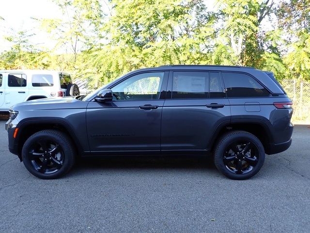 2025 Jeep Grand Cherokee Limited photo 2