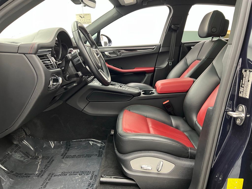 2021 Porsche Macan Base photo 8
