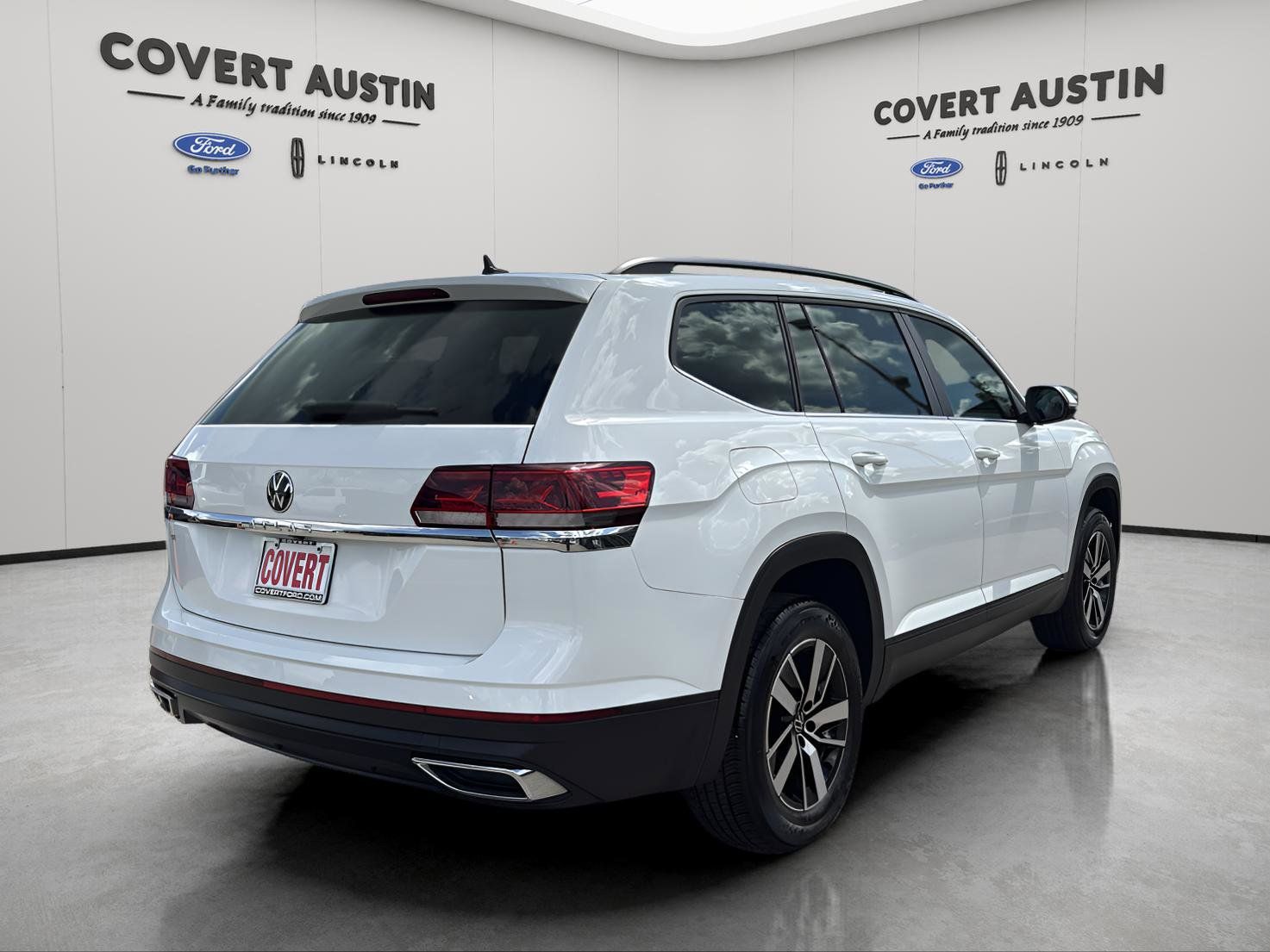 2023 Volkswagen Atlas SE photo 2