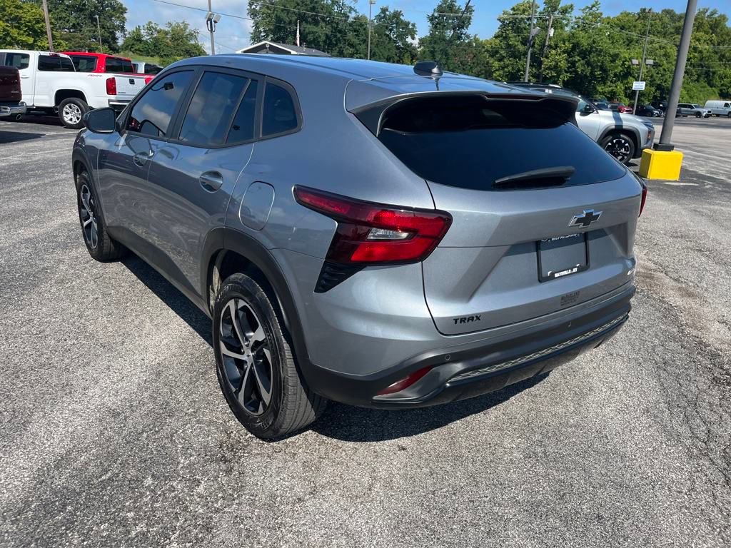 2025 Chevrolet Trax photo 3
