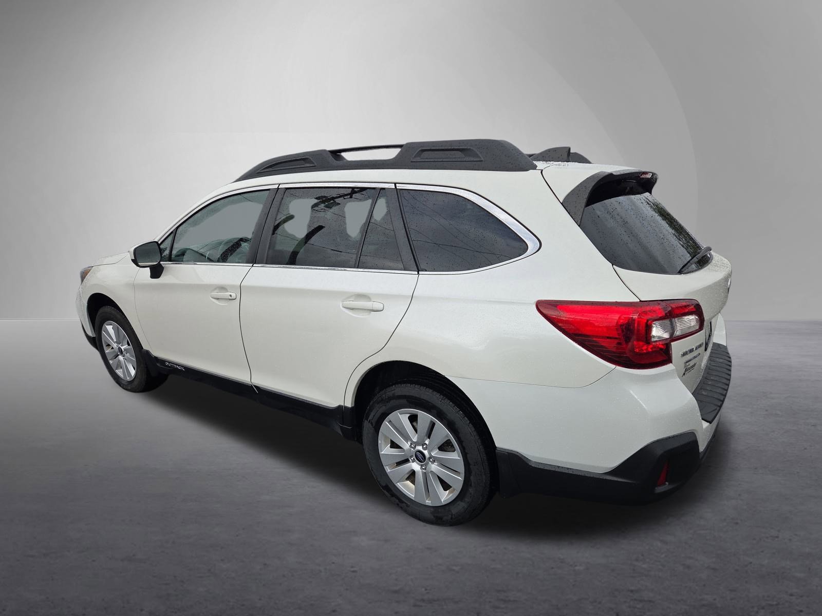 2018 Subaru Outback 2.5i Premium photo 4