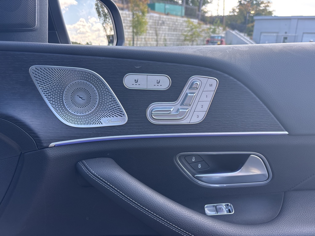 2025 Mercedes Benz GLS 450 4MATIC photo 17
