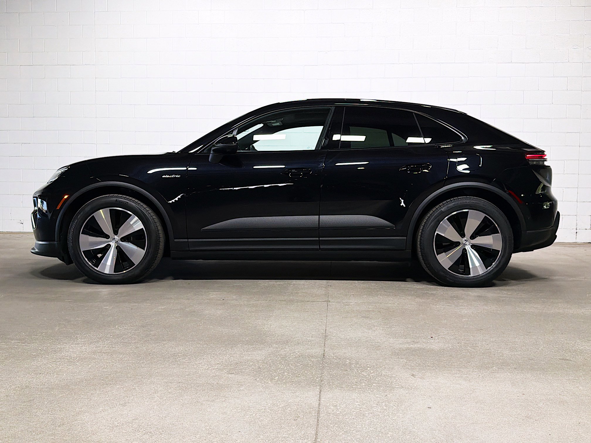 Certified 2024 Porsche Macan Base with VIN WP1AA2XA8RL002291 for sale in Tampa, FL