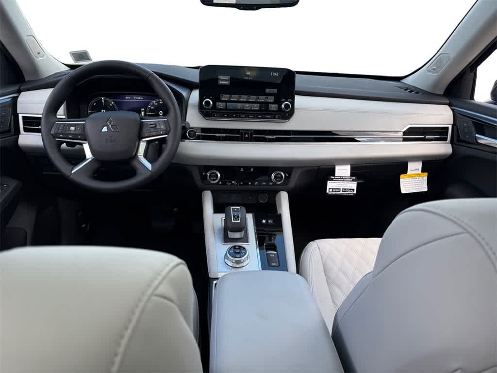 2025 Mitsubishi Outlander PHEV SEL Platinum photo 3