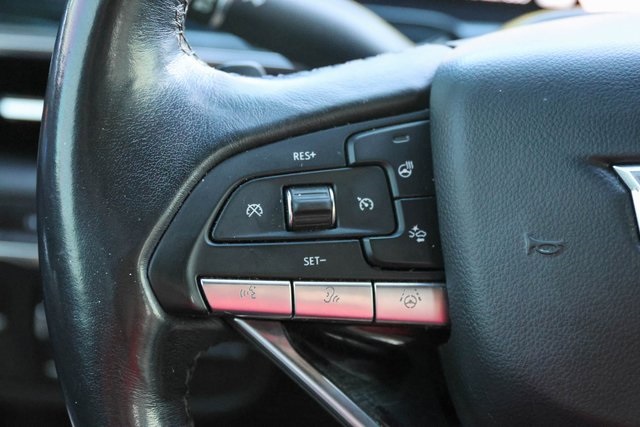Used 2021 White Cadillac Sport image 37