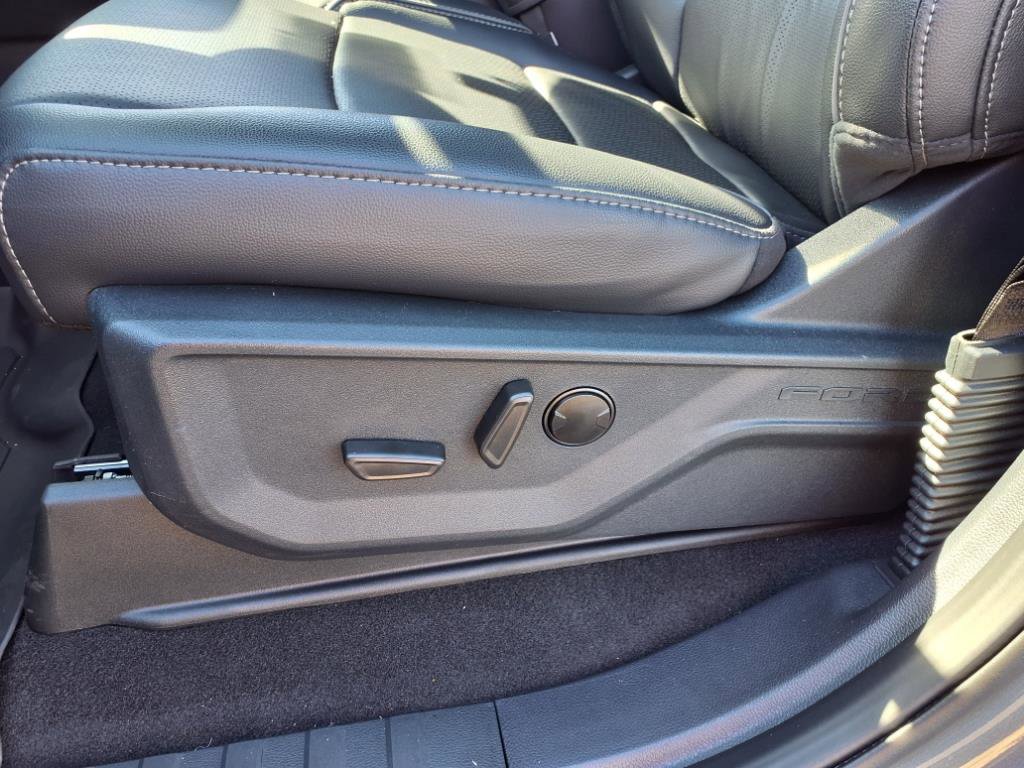 2025 Ford F-150 Lariat photo 12