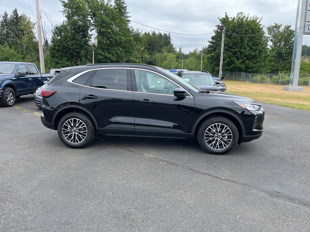 2025 Ford Escape Plug-In Hybrid photo 2