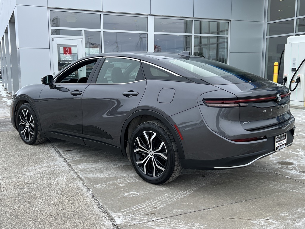 2023 Toyota Crown XLE photo 3