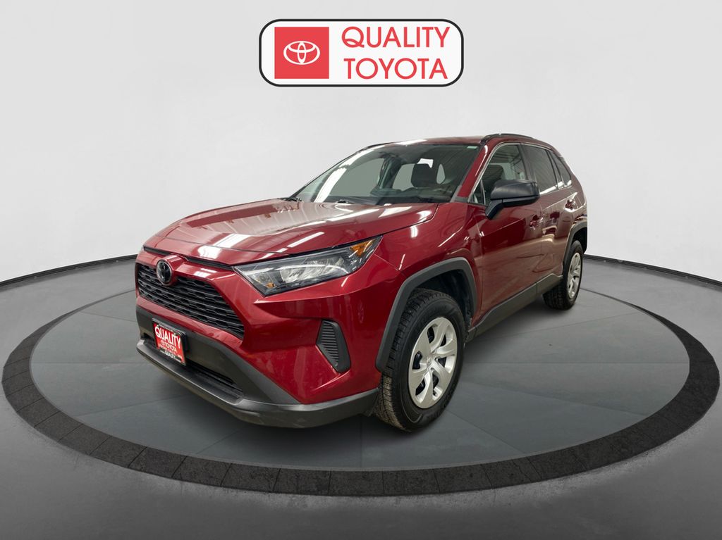 2021 Toyota RAV4 LE's photo
