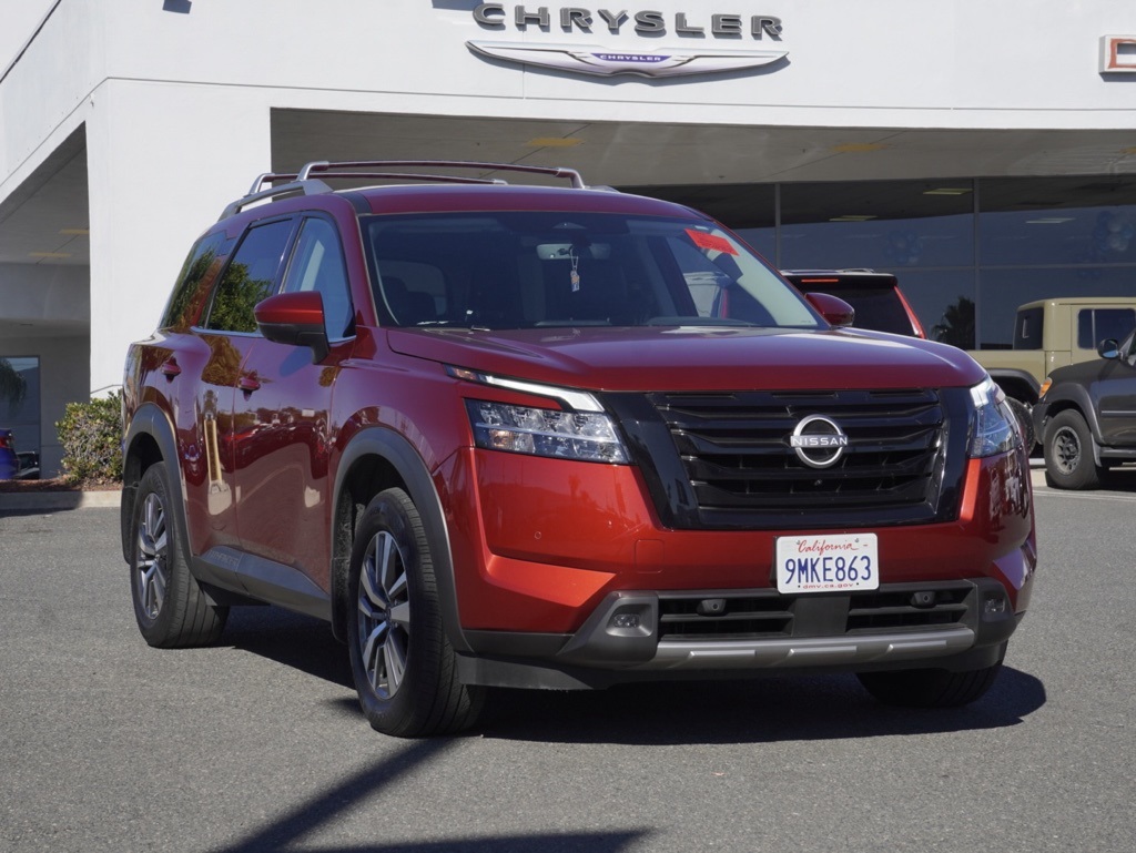 2024 Nissan Pathfinder SL's photo