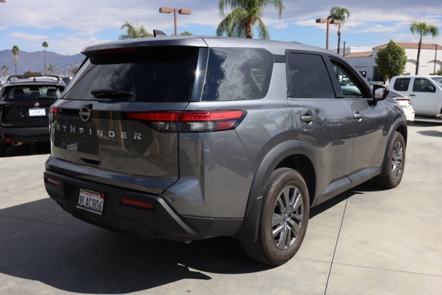 2024 Nissan Pathfinder S photo 2