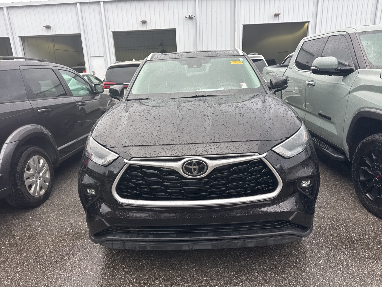 2022 Toyota Highlander XLE photo 2