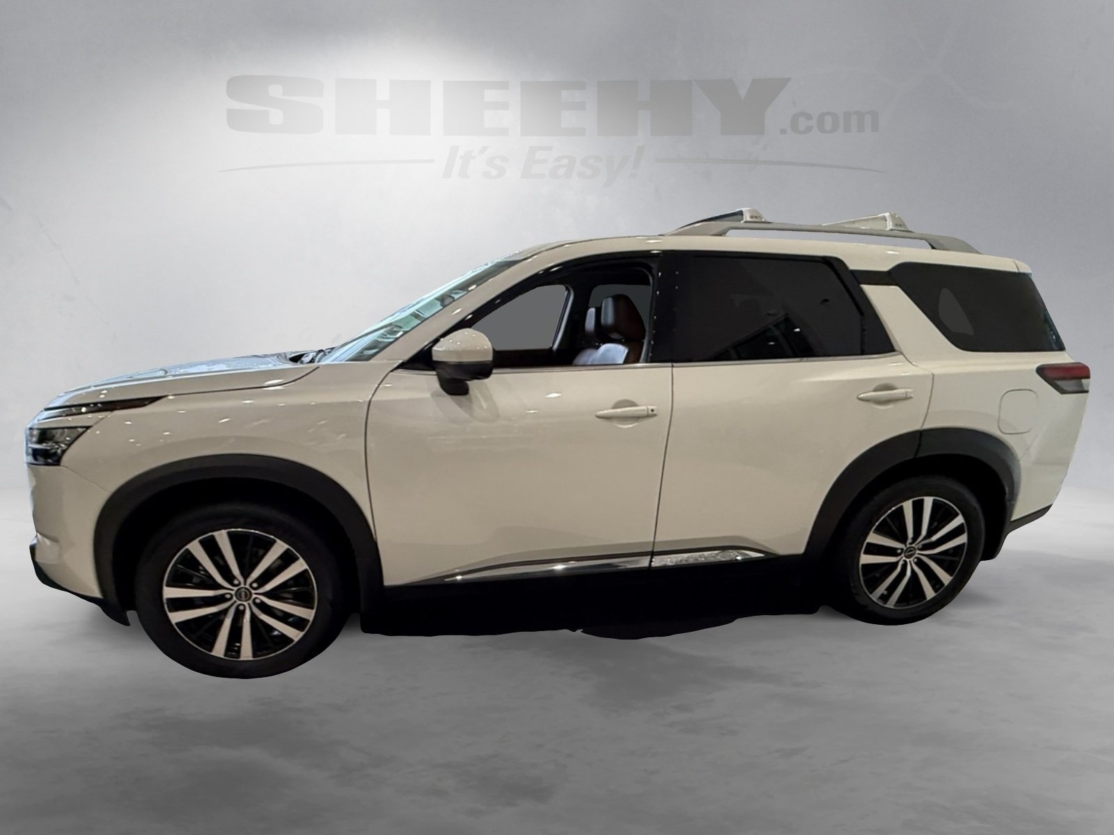 2023 Nissan Pathfinder Platinum photo 2