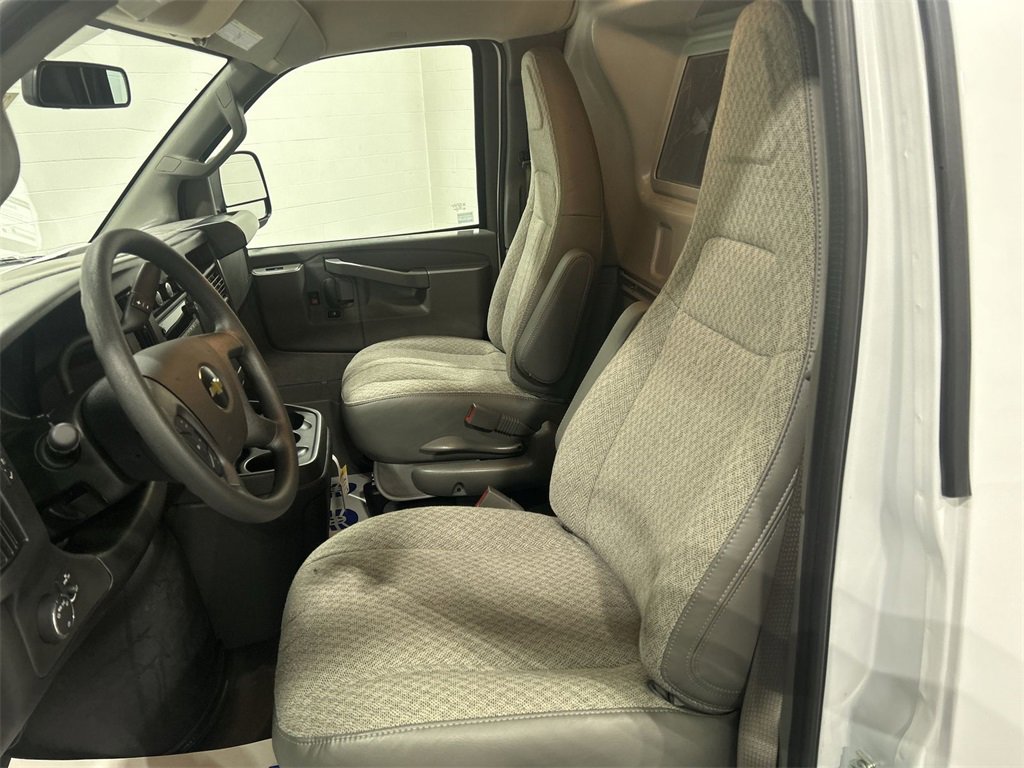 2025 Chevrolet Express Cargo 2500 photo 10
