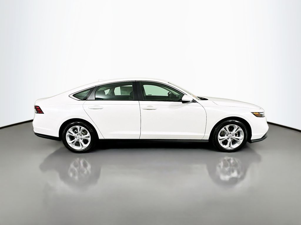 2025 Honda Accord LX photo 4