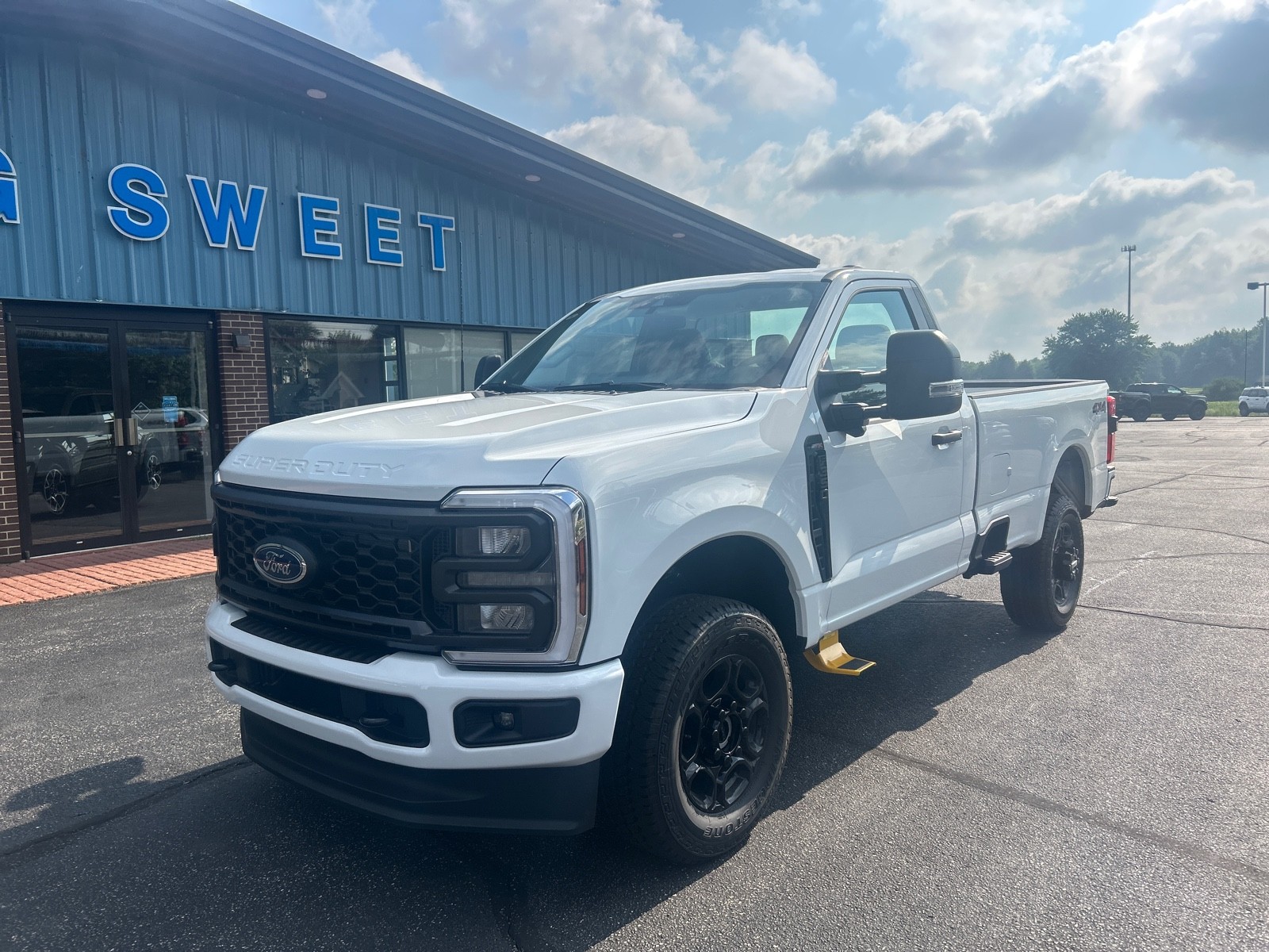 2025 Ford F-350 Super Duty XL's photo