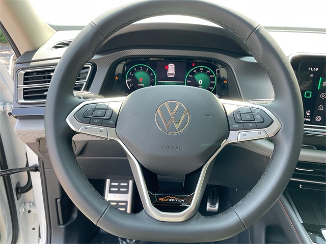 2025 Volkswagen Atlas Peak Edition SE Technology photo 19