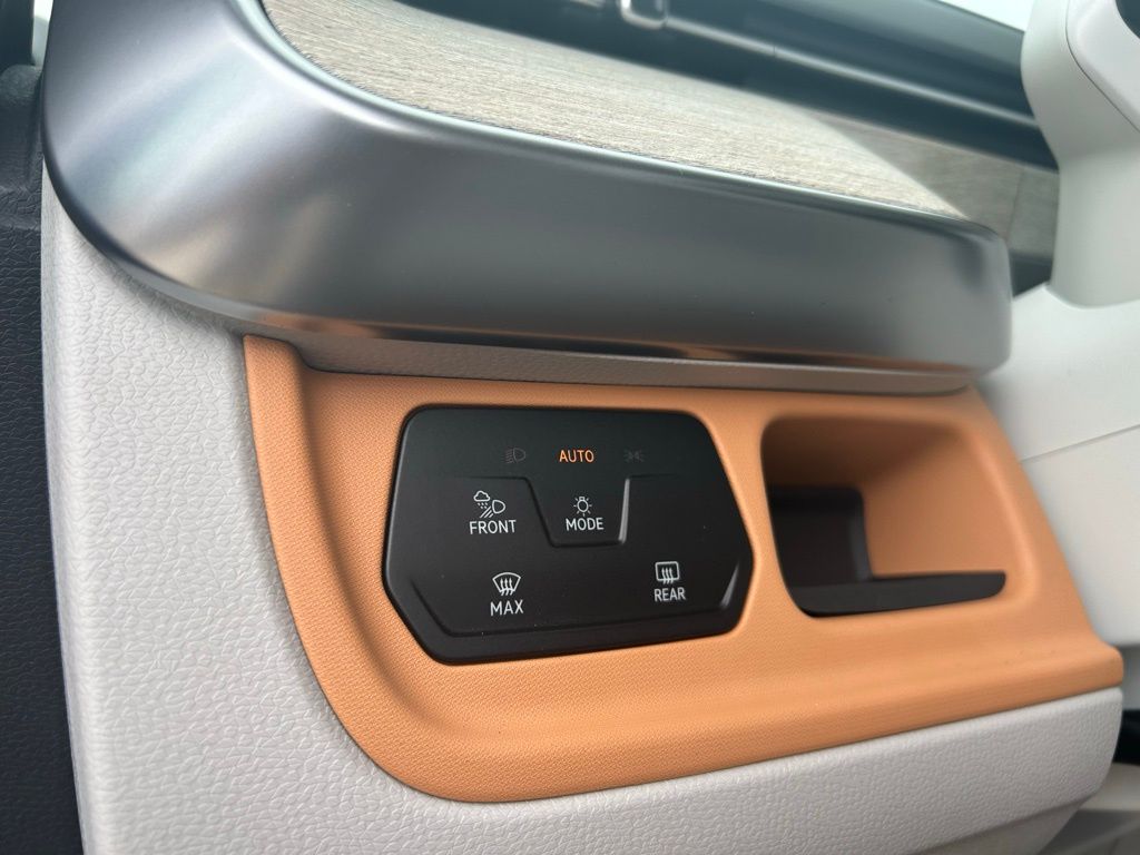 2025 Volkswagen ID. Buzz Pro Plus photo 48