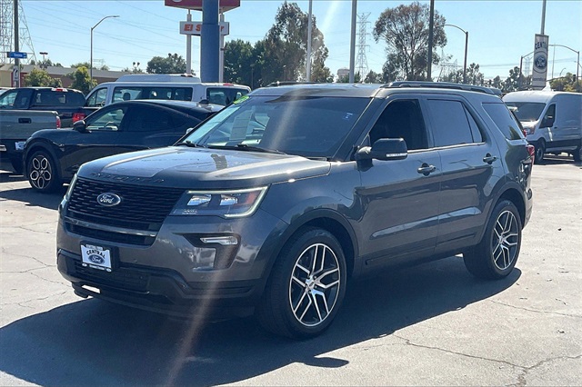 2019 Ford Explorer Sport photo 2