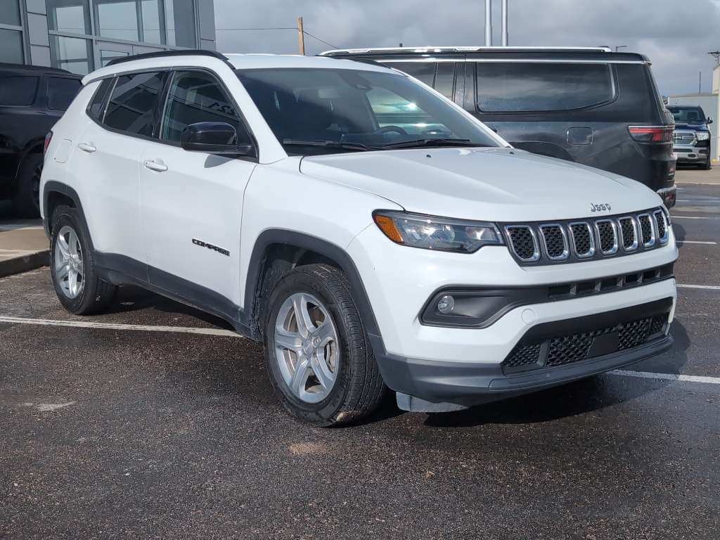 2024 Jeep Compass Latitude photo 3