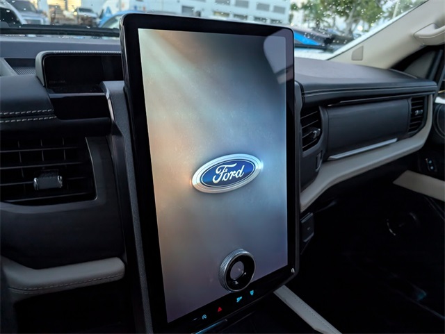 2024 Ford Expedition MAX Platinum photo 12