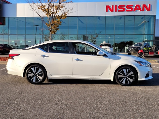 2022 Nissan Altima 2.5 SV photo 2
