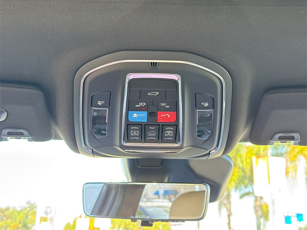 2025 Jeep Grand Cherokee Limited photo 22