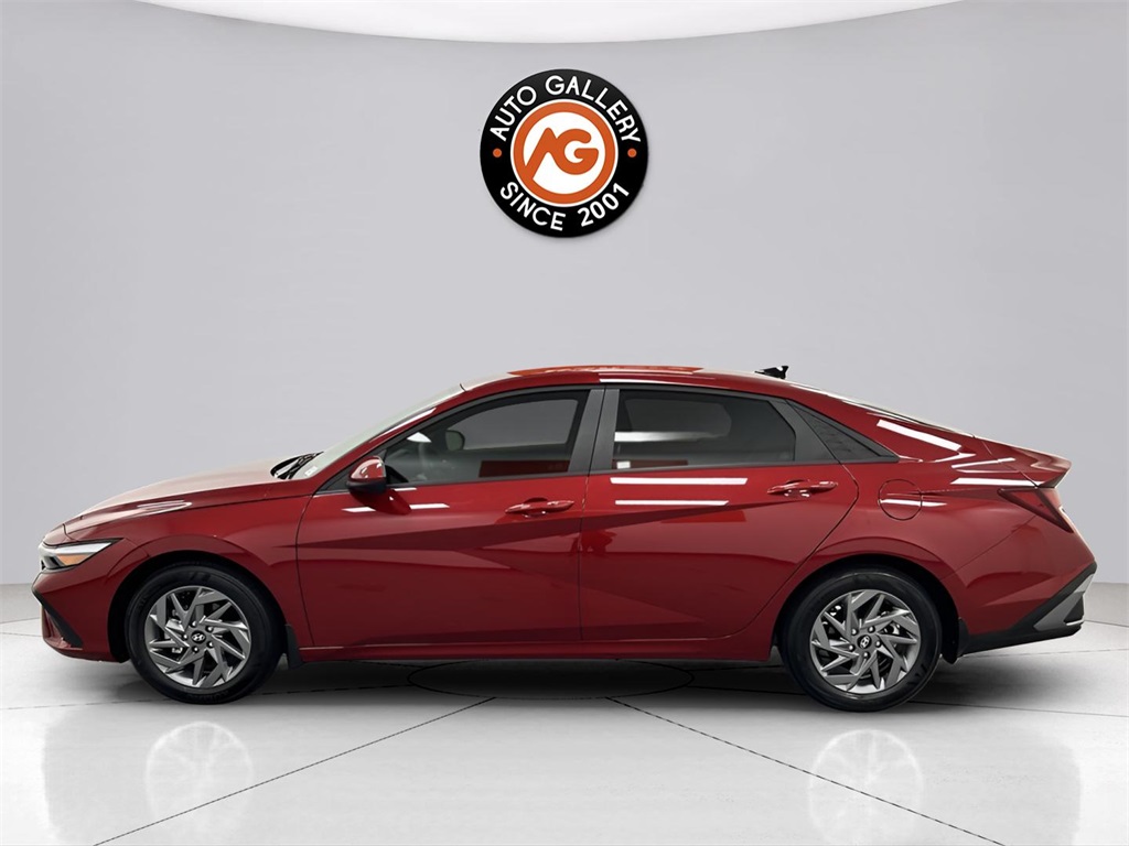 2024 Hyundai Elantra SEL photo 4
