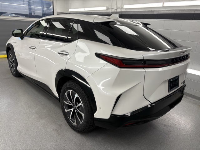 2023 Lexus RZ 450e Premium photo 4